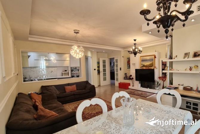 Shtepi me qera 2+1 ne Tirane - 1,800 Euro