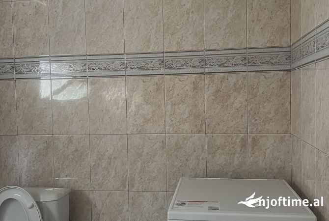 Shtepi me qera Shtepi Private ne Tirane, 1+1, Mobilimi E mobiluar, Pagesa 40,000  Leke.