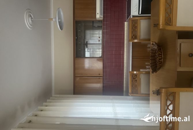 Shtepi me qera Shtepi Private ne Tirane, 1+1, Mobilimi E mobiluar, Pagesa 40,000  Leke.