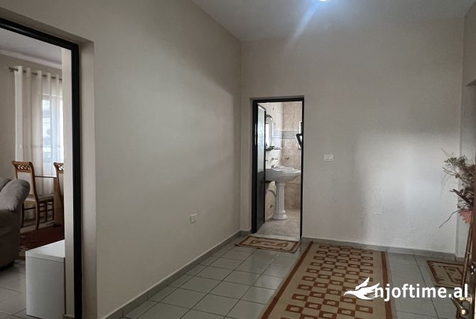 Shtepi me qera Shtepi Private ne Tirane, 1+1, Mobilimi E mobiluar, Pagesa 40,000  Leke.