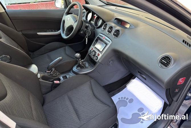 Makina ne shitje  ne Tirane - 3,000 Euro