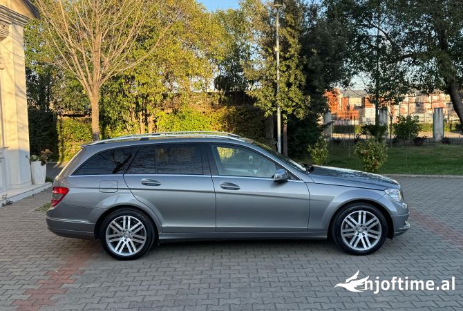 Makina ne shitje ne Shkoder, Mercedes-Benz, 2010 Diesel,Kambio Automatik Pagesa 6,400  Euro.