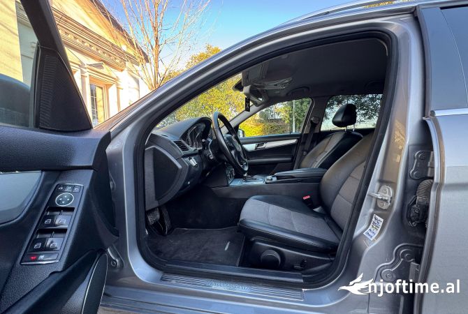 Makina ne shitje ne Shkoder, Mercedes-Benz, 2010 Diesel,Kambio Automatik Pagesa 6,400  Euro.