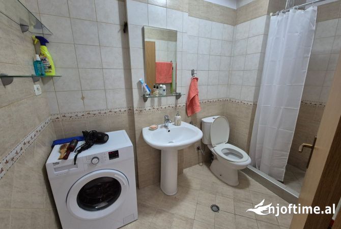 Shtepi me qera Apartament ne Tirane, 1+1, Mobilimi Pjeserisht e mobiluar, Pagesa 450  Euro.