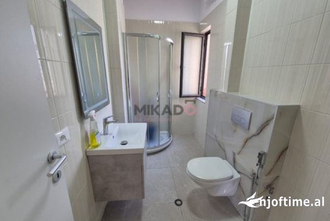 Shtepi ne shitje Apartament ne Tirane, 1+1, Mobilimi Bosh, pa mobiluar, Pagesa 135,000  Euro.