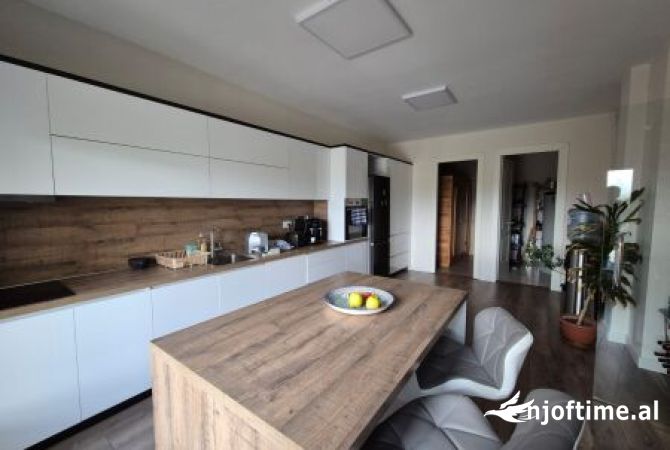 Shtepi ne shitje 6+1 ne Tirane - 650,000 Euro