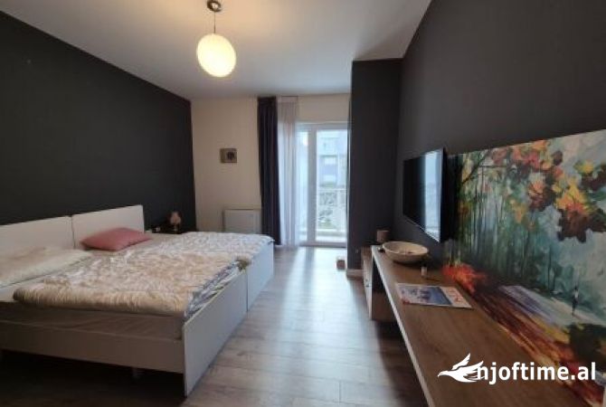 Shtepi ne shitje Vila Luksoze ne Tirane, 6+1, Mobilimi E mobiluar, Pagesa 650,000  Euro.