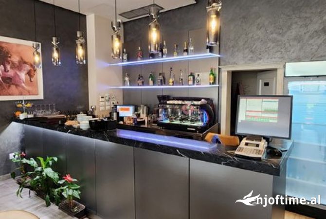 Ambiente Commerciale in Vendita 2+1 a Tirana - 400,000 Euro