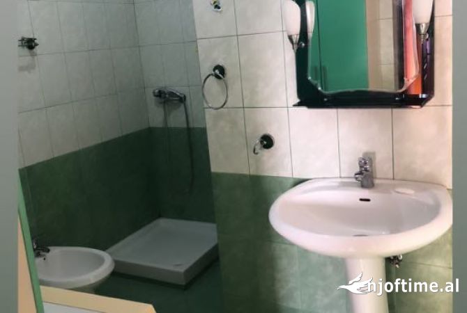 Shtepi me qera 1+1 ne Tirane - 35,000 Leke