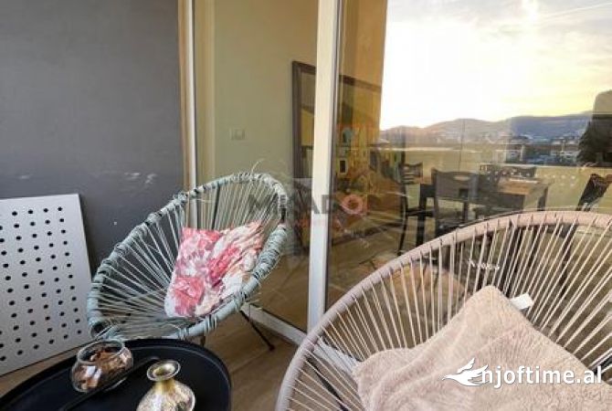 Shtepi me qera 2+1 ne Tirane - 1,300 Euro