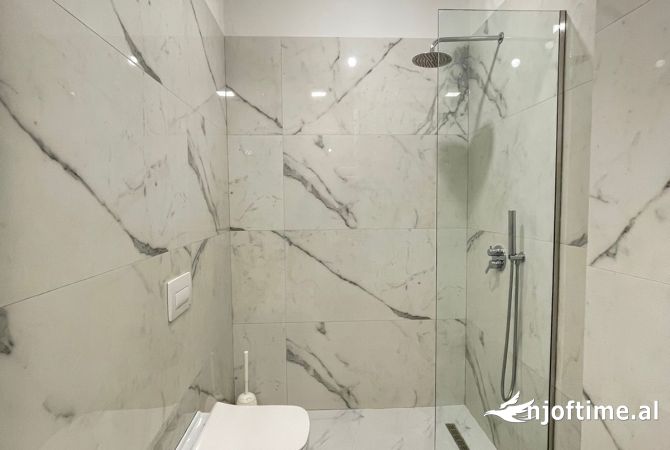 Shtepi me qera Apartament ne Tirane, 2+1, Mobilimi E mobiluar, Pagesa 1,300  Euro.