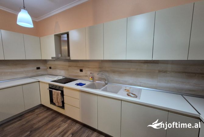 Shtepi me qera 2+1 ne Tirane - 2,000 Euro