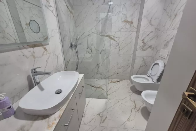 Ambient biznesi me qera 3+1 ne Tirane - 1,500 Euro