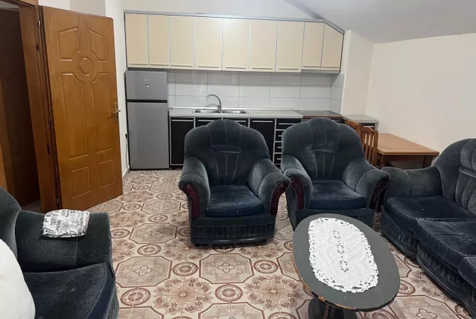 Shtepi me qera 2+1 ne Tirane - 40,000 Leke