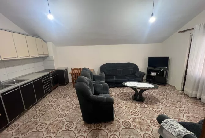 Shtepi me qera 2+1 ne Tirane - 40,000 Leke