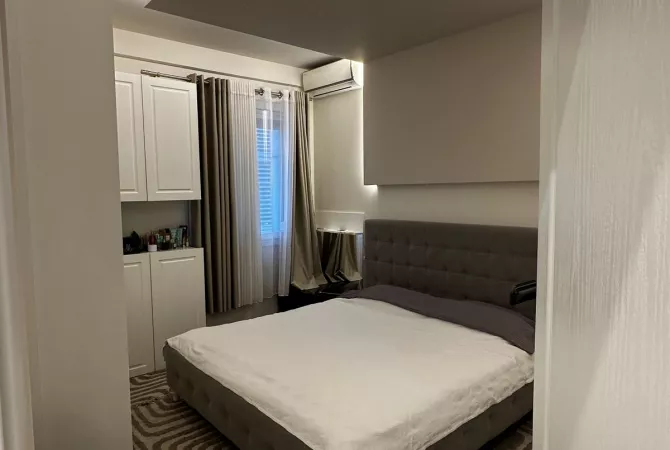 Shtepi ne shitje Apartament ne Tirane, 3+1, Mobilimi E mobiluar, Pagesa 360,000  Euro.