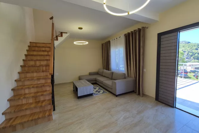 Shtepi ne shitje Shtepi Private ne Tirane, 4+1, Mobilimi Pjeserisht e mobiluar, Pagesa 485,000  Euro.