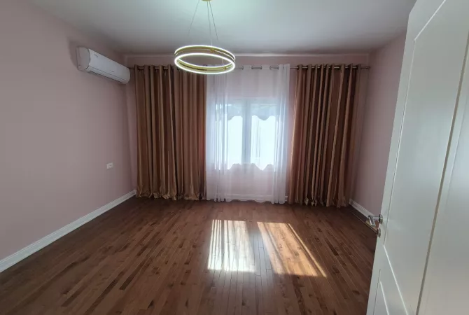 Shtepi ne shitje Shtepi Private ne Tirane, 4+1, Mobilimi Pjeserisht e mobiluar, Pagesa 485,000  Euro.