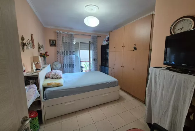 Shtepi ne shitje Apartament ne Tirane, 2+1, Mobilimi Pjeserisht e mobiluar, Pagesa 245,000  Euro.