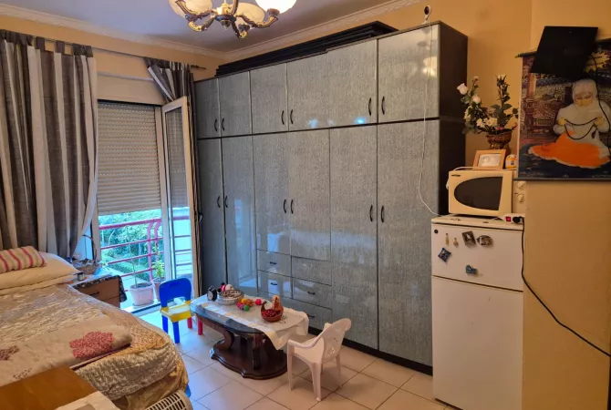 Shtepi ne shitje Apartament ne Tirane, 2+1, Mobilimi Pjeserisht e mobiluar, Pagesa 245,000  Euro.