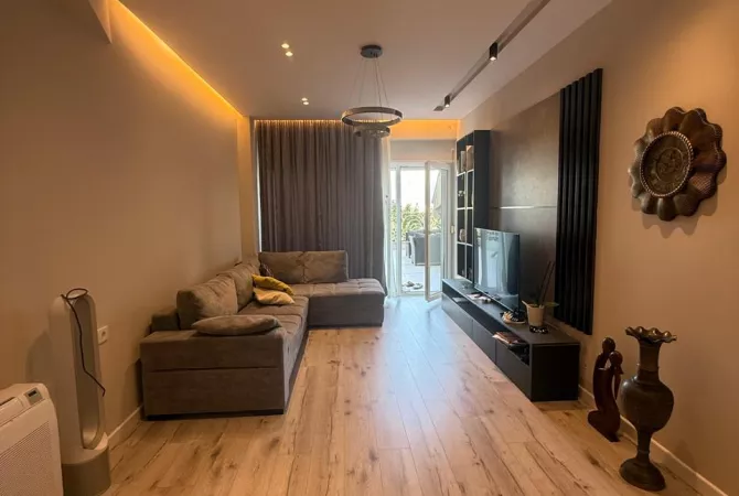 Shtepi ne shitje Vila Luksoze ne Tirane, 4+1, Mobilimi E mobiluar, Pagesa 350,000  Euro.