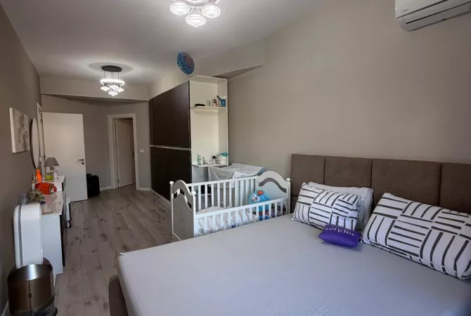 Shtepi ne shitje Vila Luksoze ne Tirane, 4+1, Mobilimi E mobiluar, Pagesa 350,000  Euro.