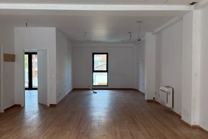 Ambient biznesi me qera 4+1 ne Tirane - 3,000 Euro