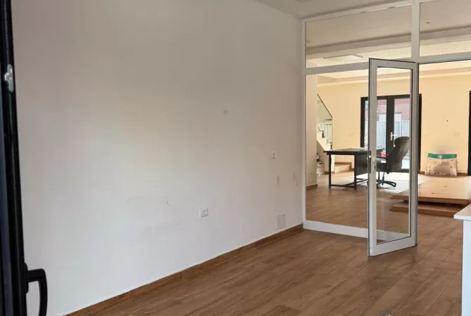 Jepen me qira 2 dublekse per zyra tek Tirana Garden Building!