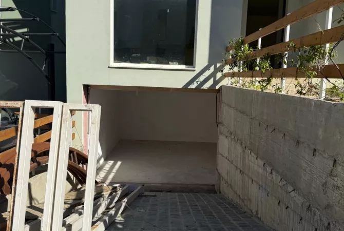 Shtepi ne shitje Vila Luksoze ne Tirane, 6+1, Mobilimi Bosh, pa mobiluar, Pagesa 850,000  Euro.