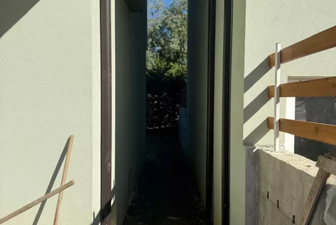 Shtepi ne shitje Vila Luksoze ne Tirane, 6+1, Mobilimi Bosh, pa mobiluar, Pagesa 850,000  Euro.