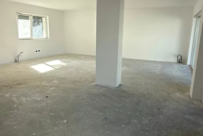 Shtepi ne shitje Vila Luksoze ne Tirane, 6+1, Mobilimi Bosh, pa mobiluar, Pagesa 850,000  Euro.