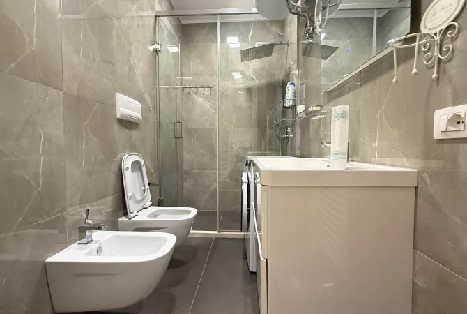 Shtepi me qera Apartament ne Tirane, 3+1, Mobilimi E mobiluar, Pagesa 2,000  Euro.