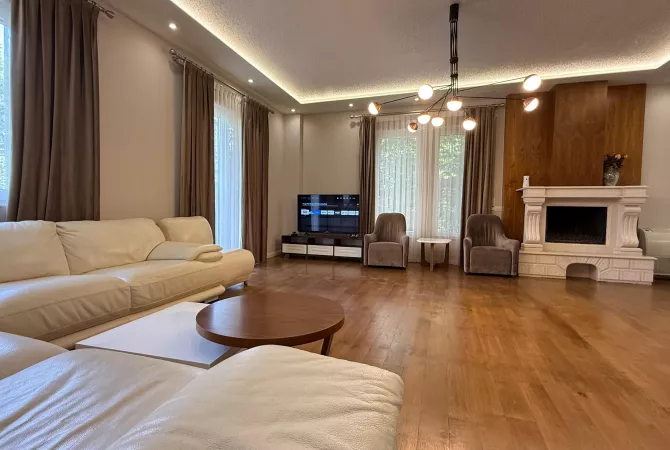 Shtepi me qera Apartament ne Tirane, 3+1, Mobilimi E mobiluar, Pagesa 2,000  Euro.