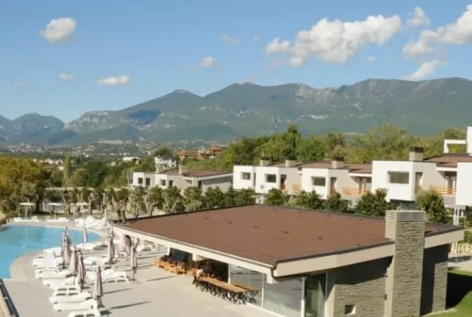 Shtepi me qera 5+1 ne Tirane - 2,000 Euro