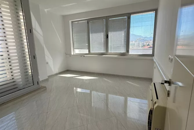 Shtepi me qera Apartament ne Tirane, 4+1, Mobilimi Bosh, pa mobiluar, Pagesa 1,500  Euro.