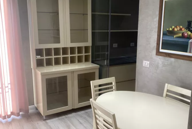 Shtepi me qera Apartament ne Tirane, 2+1, Mobilimi E mobiluar, Pagesa 550  Euro.