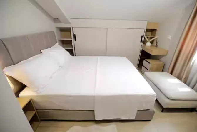 Shtepi me qera Apartament ne Tirane, 3+1, Mobilimi E mobiluar, Pagesa 800  Euro.