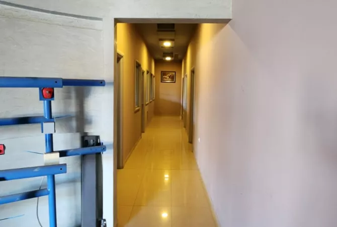 Shtepi ne shitje Apartament ne Lushnje, 7+1, Mobilimi E mobiluar, Pagesa 2,100,000  Euro.