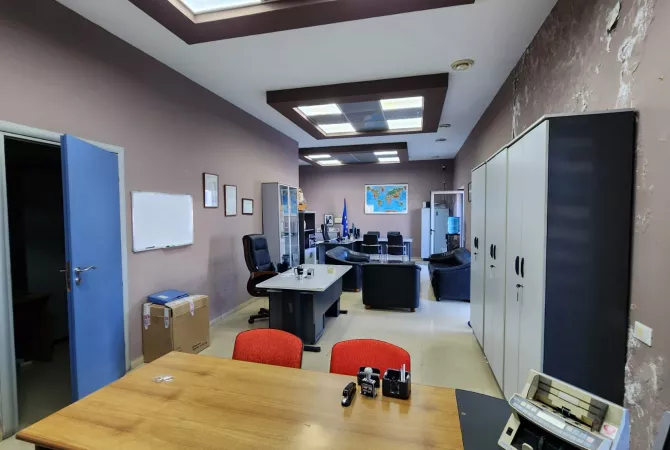 Shtepi ne shitje Apartament ne Lushnje, 7+1, Mobilimi E mobiluar, Pagesa 2,100,000  Euro.