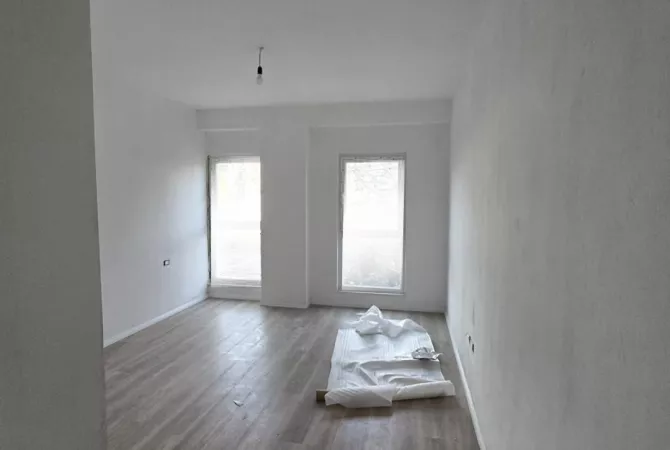 Shtepi ne shitje Apartament ne Tirane, 1+1, Mobilimi Bosh, pa mobiluar, Pagesa 123,000  Euro.