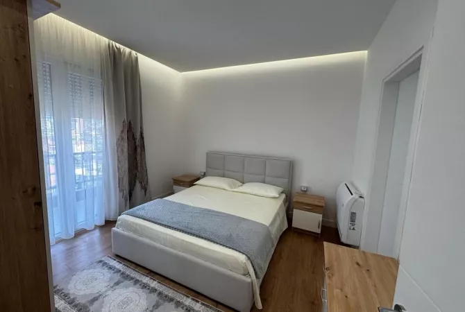 Shtepi me qera Apartament ne Tirane, 2+1, Mobilimi E mobiluar, Pagesa 700  Euro.