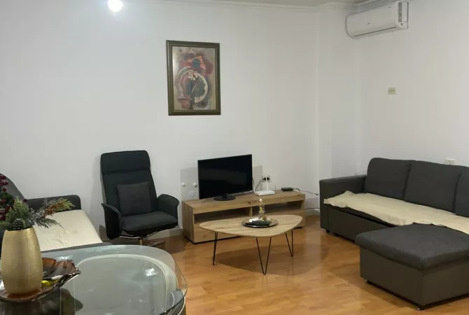 Shtepi me qera Apartament ne Tirane, 2+1, Mobilimi E mobiluar, Pagesa 700  Euro.