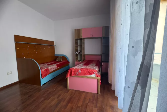 Shtepi me qera Apartament ne Tirane, 2+1, Mobilimi E mobiluar, Pagesa 500  Euro.