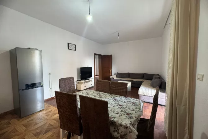 Shtepi me qera Apartament ne Tirane, 2+1, Mobilimi E mobiluar, Pagesa 500  Euro.