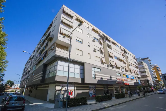 Shtepi me qera 3+1 ne Tirane - 1,200 Euro