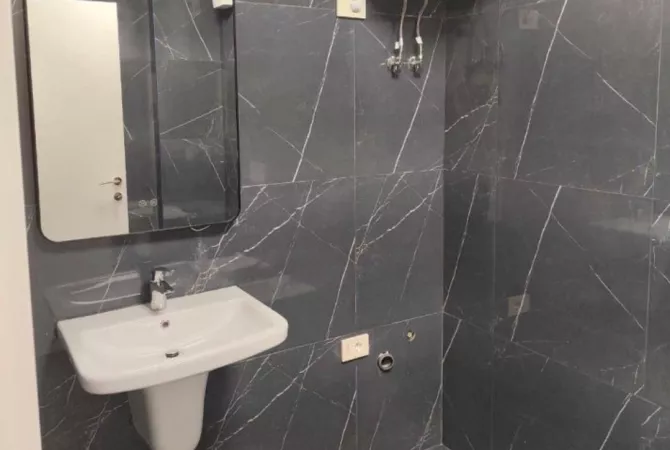 Shtepi me qera Apartament ne Tirane, 2+1, Mobilimi Bosh, pa mobiluar, Pagesa 550  Euro.