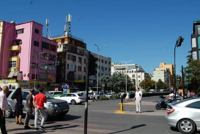 Shtepi me qera 5+1 ne Tirane - 20 Euro