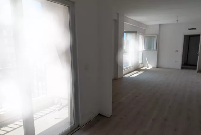 Shtepi me qera 2+1 ne Tirane - 1,700 Euro