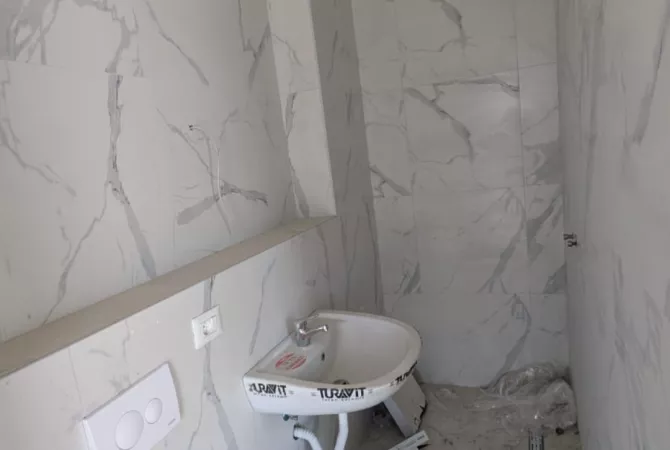 Shtepi me qera Apartament ne Tirane, 2+1, Mobilimi Bosh, pa mobiluar, Pagesa 1,700  Euro.