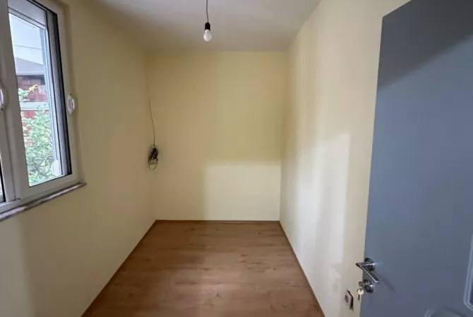 Shtepi me qera Shtepi Private ne Tirane, 2+1, Mobilimi Bosh, pa mobiluar, Pagesa 700  Euro.